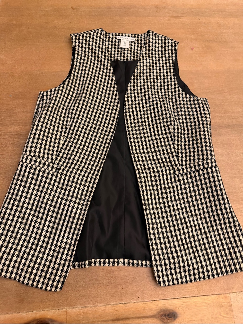 Sincerely Jules Black & White Houndstooth Sleeveless Open Vest